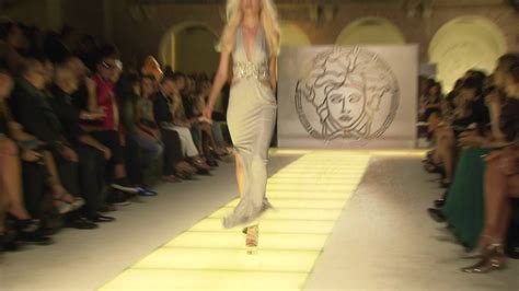 versace fail|Lindsey Wixson FAIL compilation (Versace, Fashion for Relief) HQ.